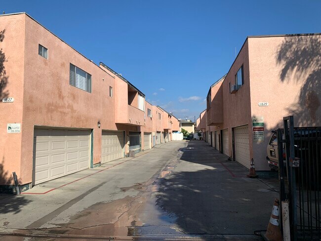 Foto del edificio - 11827 Ferris Rd