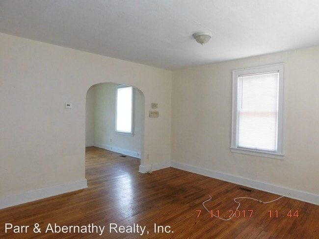 Building Photo - 1330 Custer St