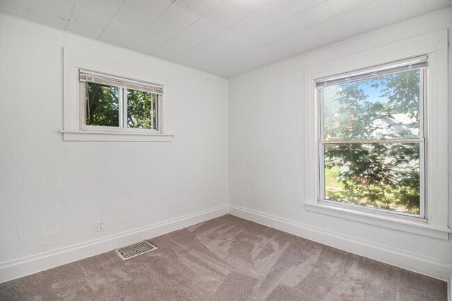 Foto del edificio - 147 Isbell St