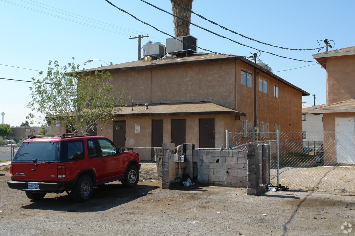 Building Photo - 1500 Cobb Ln