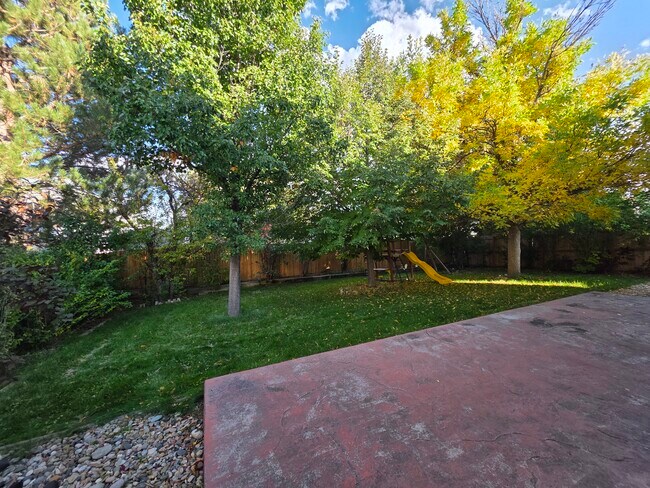 Foto del edificio - 8116 Eagleview Dr