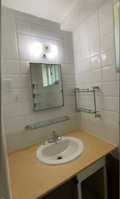 Photo du bâtiment - SOUTH ETOBICOKE RENOVATED UNIT - 2 BEDROOM...