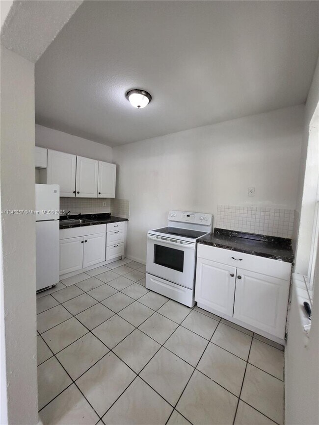 Foto del edificio - 5731 NW 6th Ave