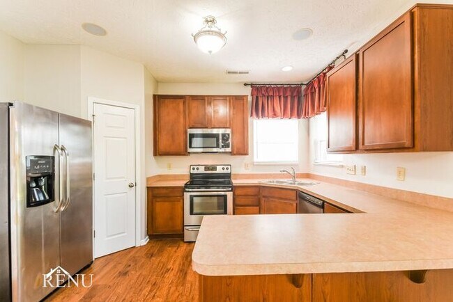 Building Photo - 16915 Southall Dr