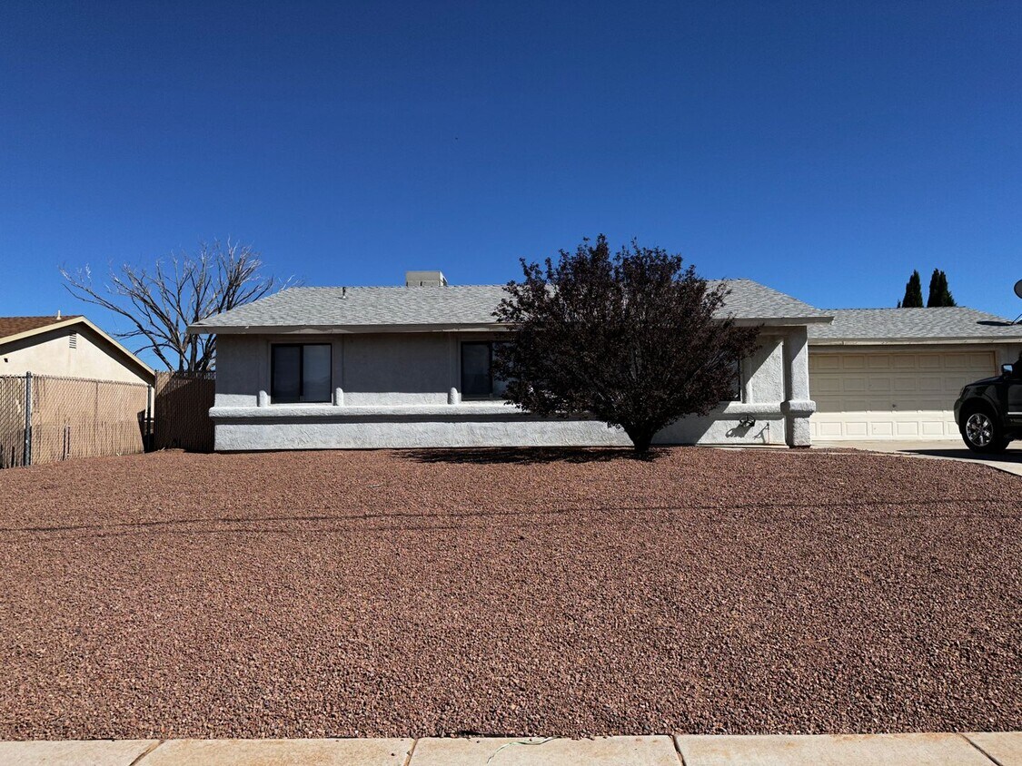 Foto principal - 3 Bedroom 2 Bathroom Home