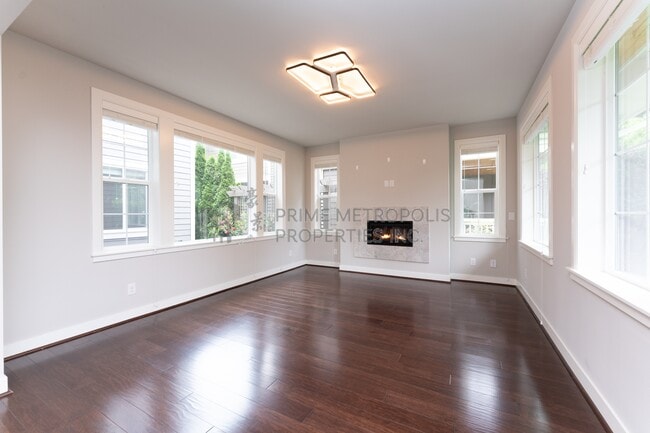 Building Photo - 1302 Pine Crest Cir NE