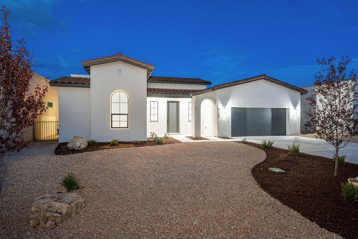 Primary Photo - New in Picacho Hills