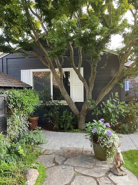 Building Photo - 1353 Oakhurst Ave