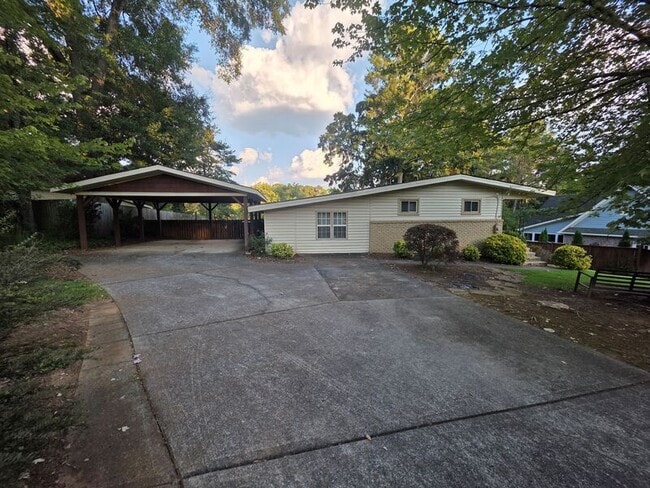 Photo - 3659 Ashwood Dr SE House