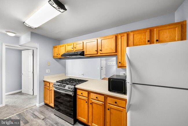 Building Photo - 806 Waters Edge Dr