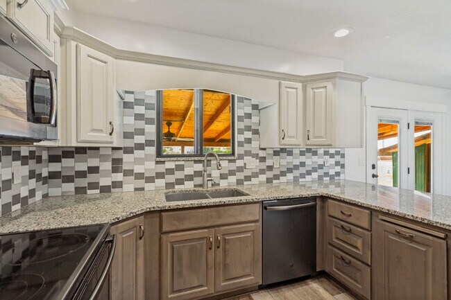 Building Photo - 2175 S 150 W
