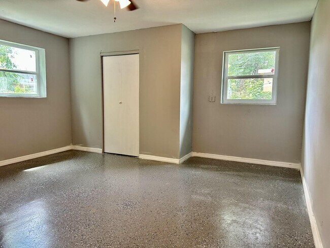 Building Photo - 212 Fleming Ave