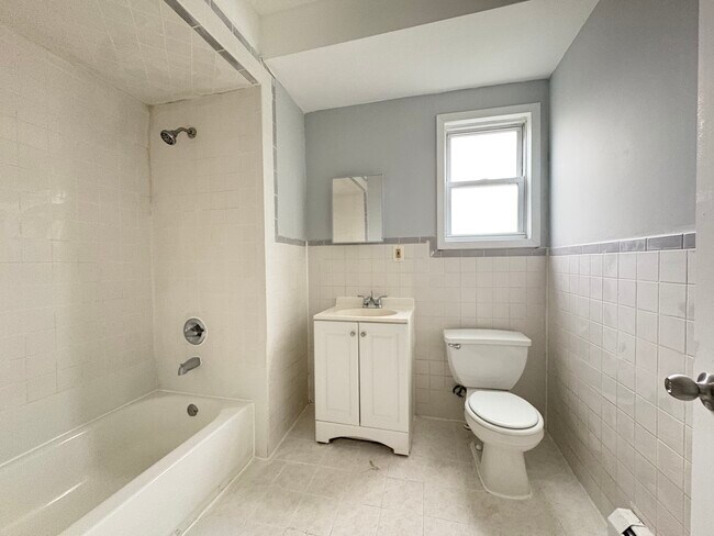 586 Christopher St 4 - 590 Christopher St