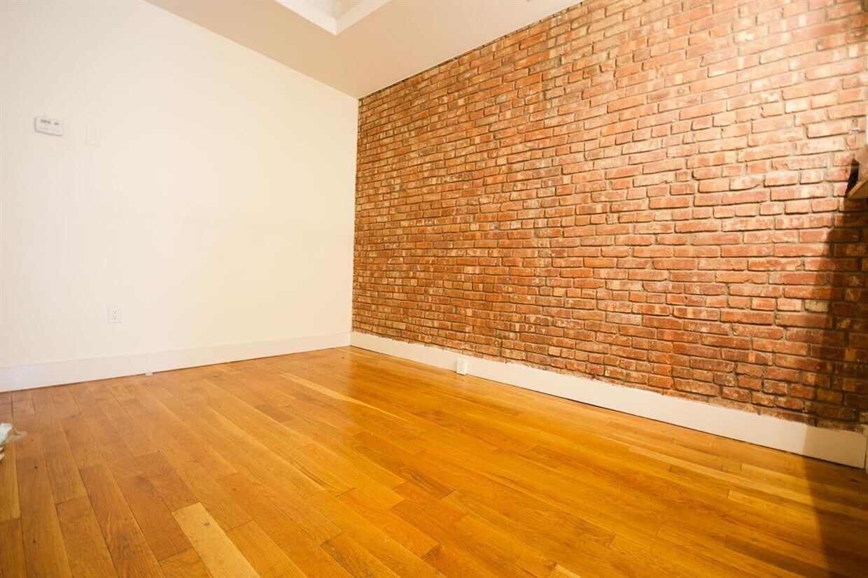 Primary Photo - 299 Throop Ave