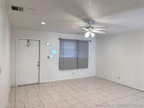 Building Photo - 5650 SW 26th St