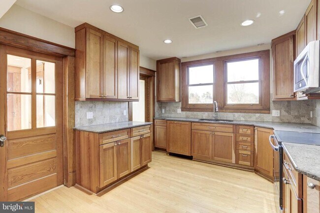 Building Photo - 4762 Linthicum Rd