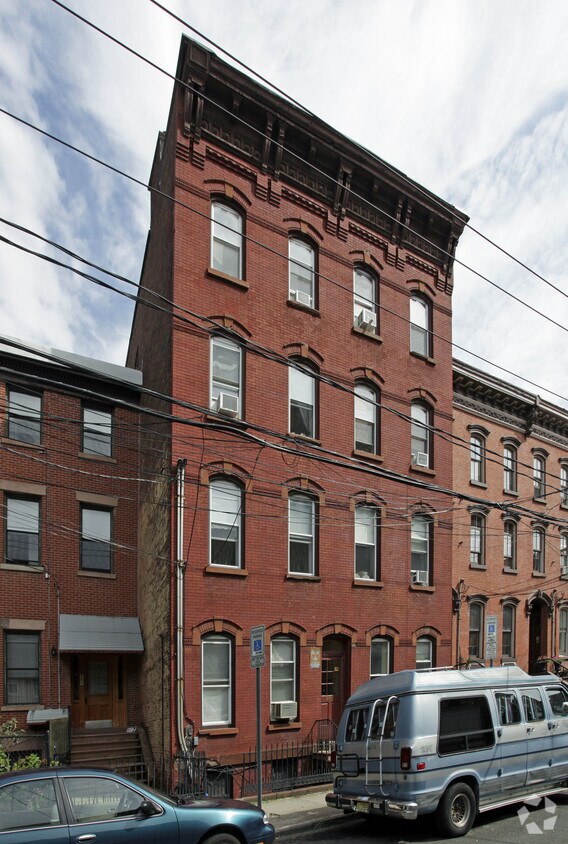 Building Photo - 206 Sussex St