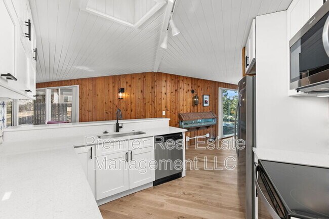 Foto del edificio - 5905 E Maplewood Ave
