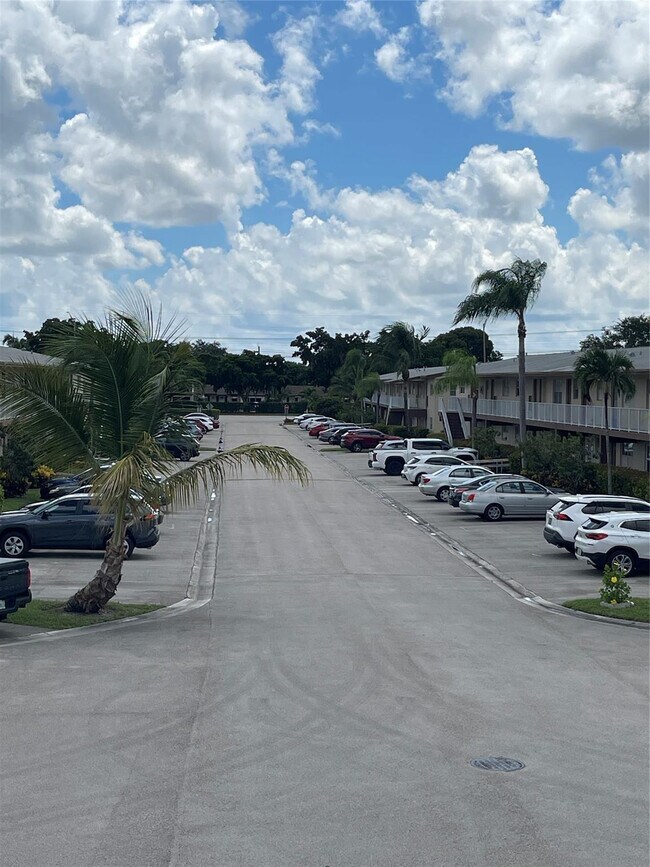 Foto del edificio - 7355 NW 5th Pl