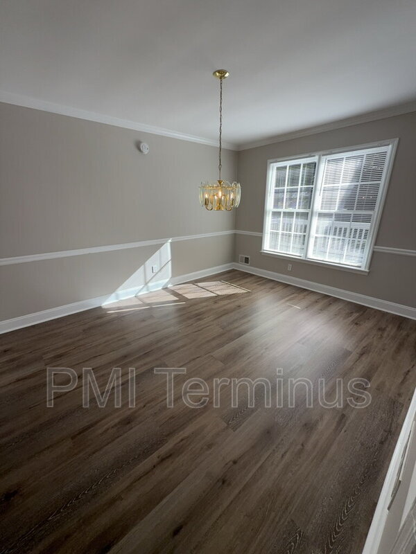 Foto del edificio - 4756 Forest Glen Ct NE