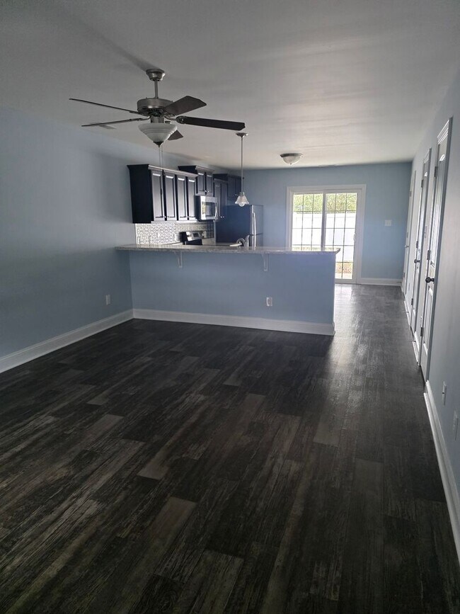 Foto del edificio - 2 Bedroom, 2.5 bath townhouse.