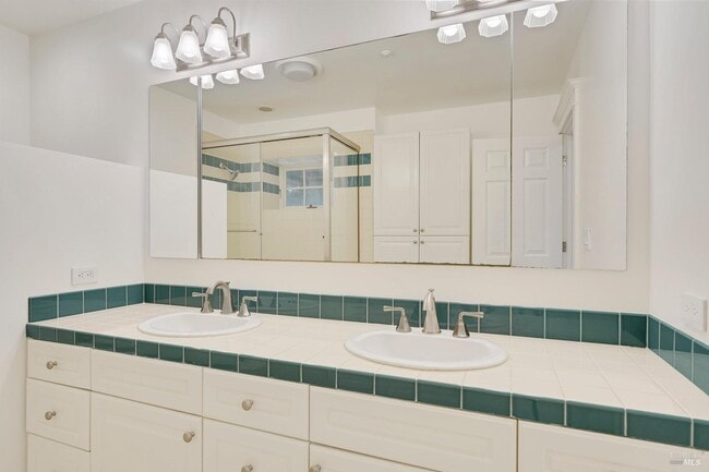 Building Photo - 137 Del Casa Dr