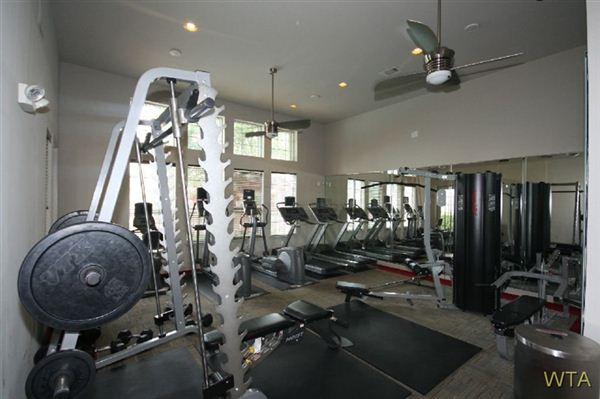 Building Photo - 500 E Stassney Ln