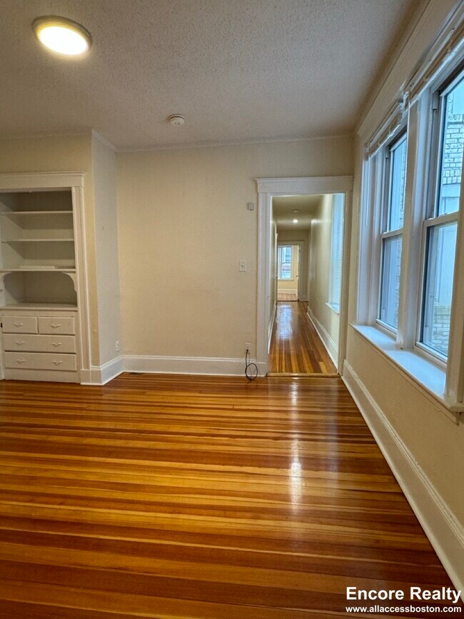 Building Photo - 9 Barrows St