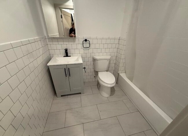 Building Photo - 131 Church St