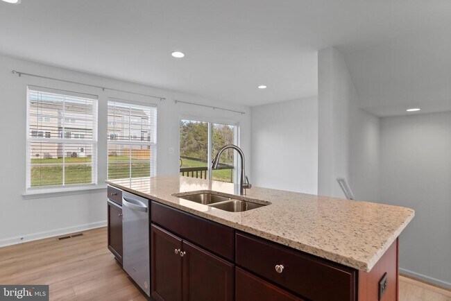Building Photo - 43 Andover Ct