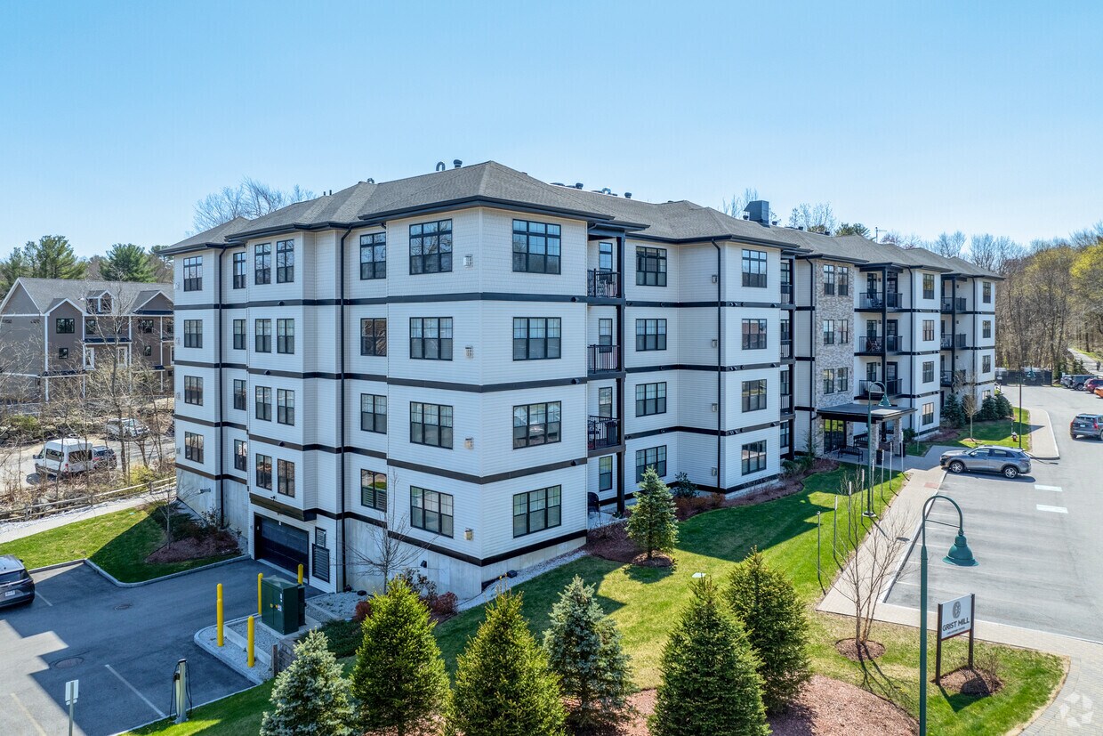 11 Cushing Place se encuentra en Chelmsford, MA. - Grist Mill Apartments