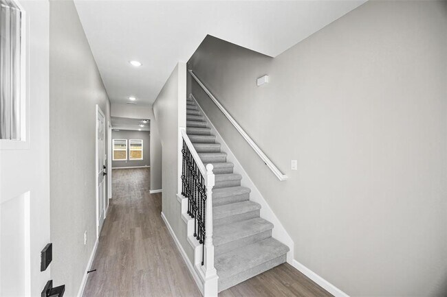 Foto del edificio - 10214 Hollyglen Dr