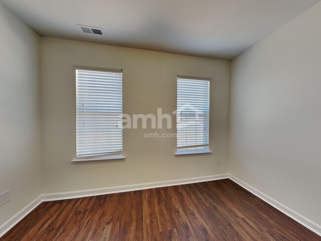 Foto del edificio - 139 Ashmont Dr