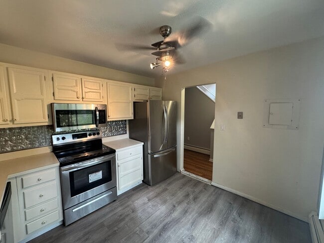 Building Photo - Spacious Shoreline 2 Bedroom Condo