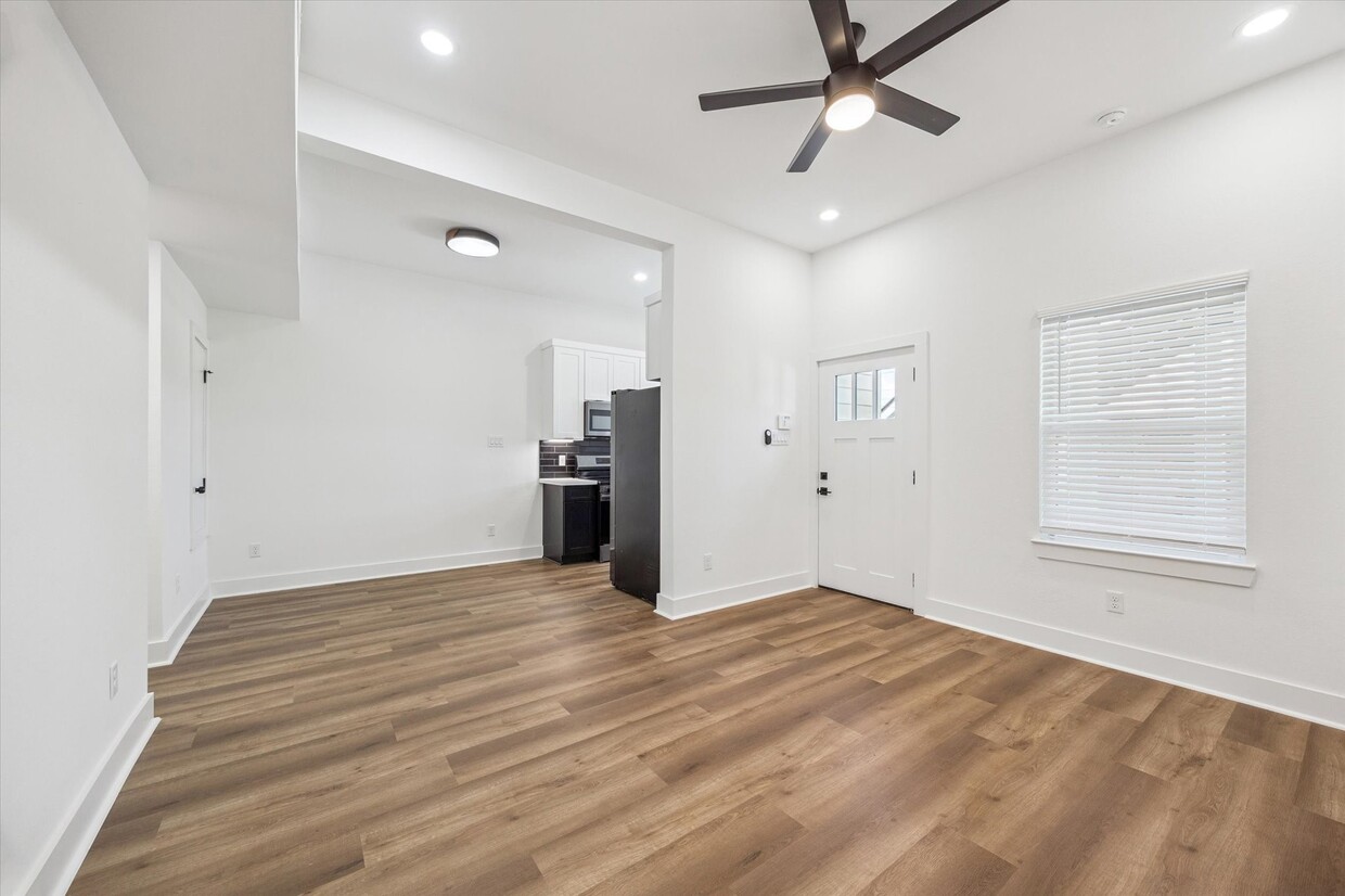 Primary Photo - 9806 A/B Pelsey St