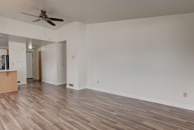 Building Photo - 2 Bedroom/2 Bath in Courtyard Condos
