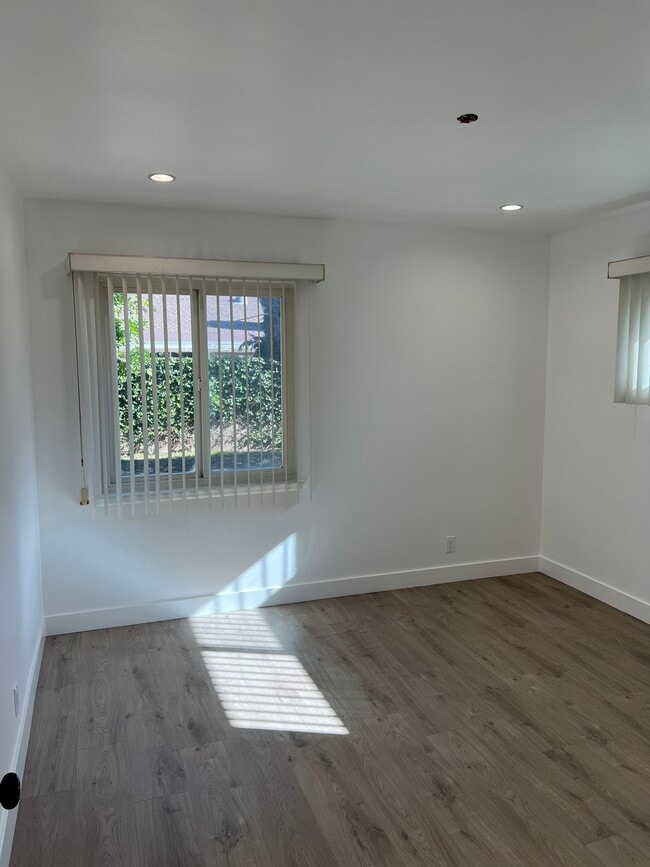 Bedroom - 6432 Penfield Ave