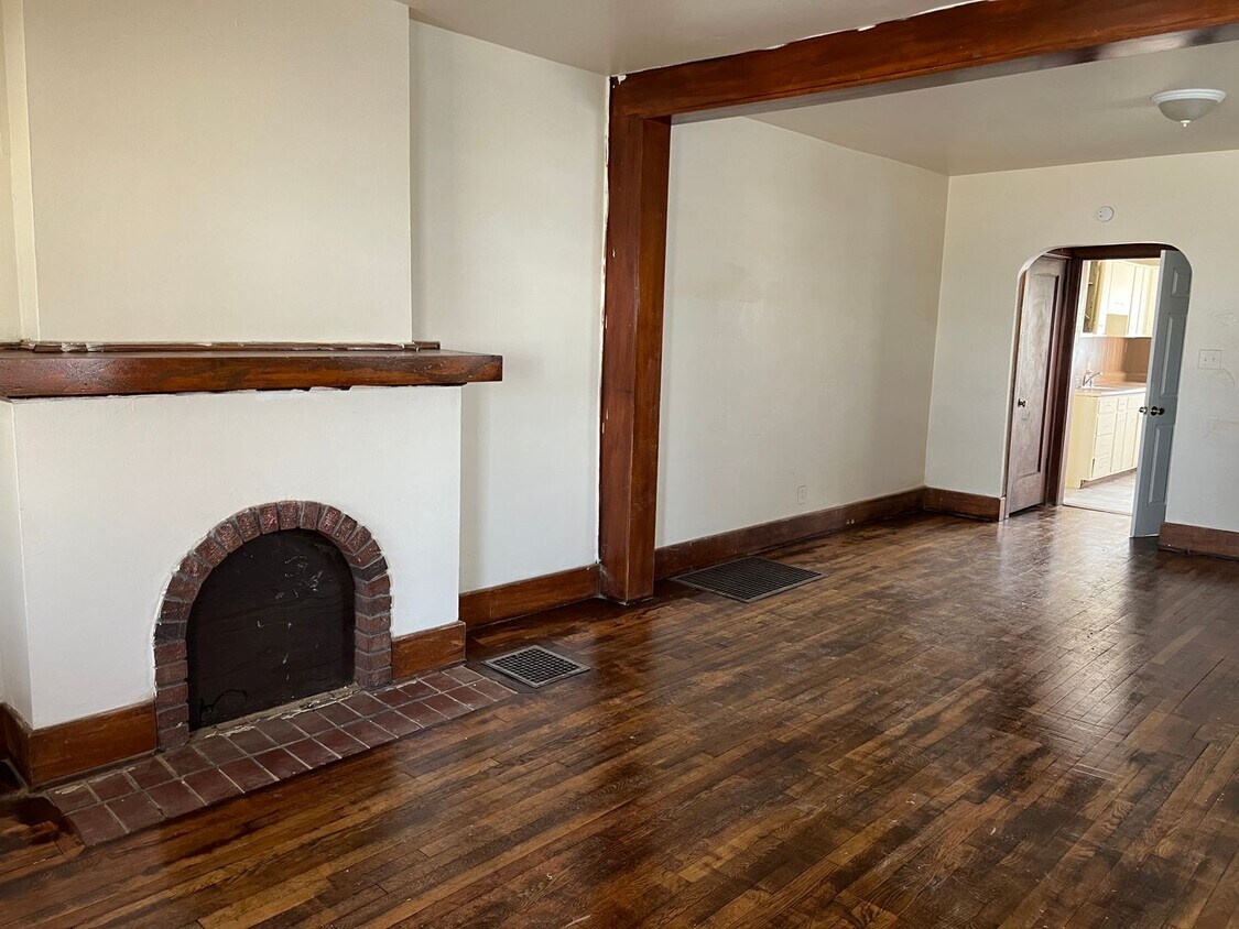 Foto principal - 304-306 W Fairview Ave