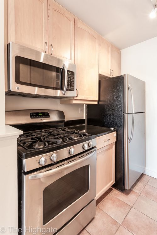 Building Photo - 182 E 95th St