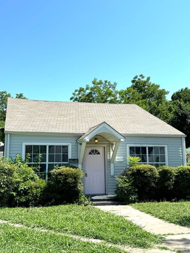 Primary Photo - 2/1 with garage/shop