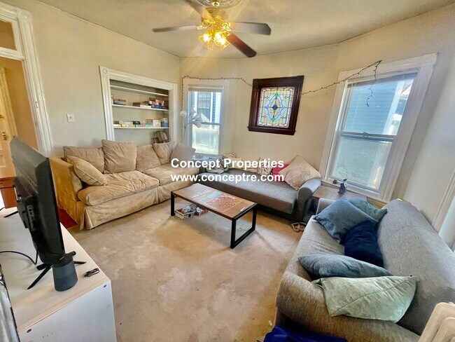 Building Photo - 89 Hillside St