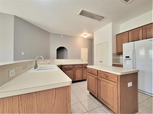 Building Photo - 13910 White Oak Glen Ct