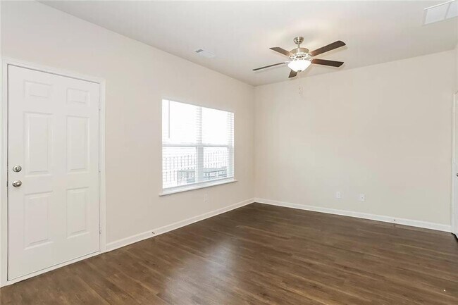 Building Photo - 602 Highwood Ln
