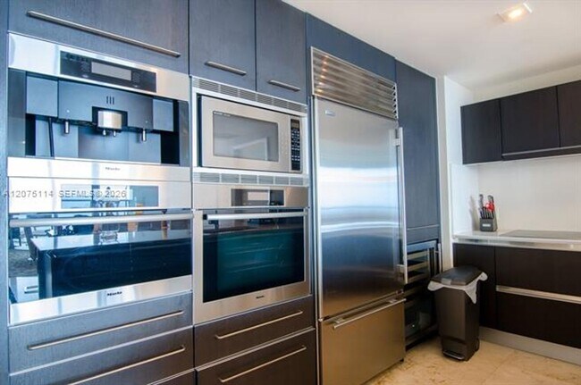 Foto del edificio - 17001 Collins Ave