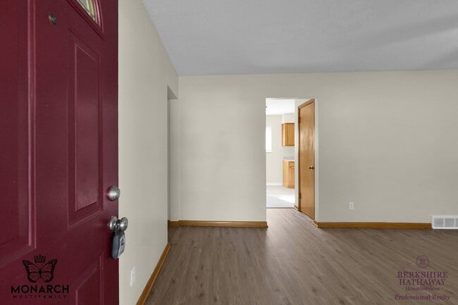 Building Photo - 3 Bedroom Home For Rent