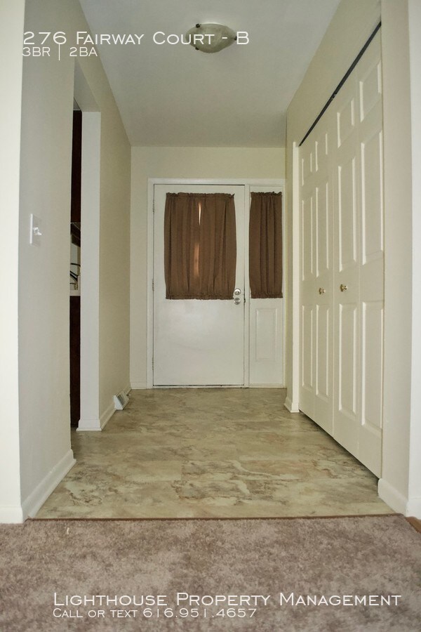 Building Photo - Three Bedroom Duplex in Plainwell