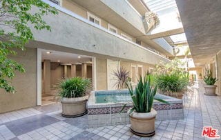 Foto del edificio - 6400 Pacific Ave