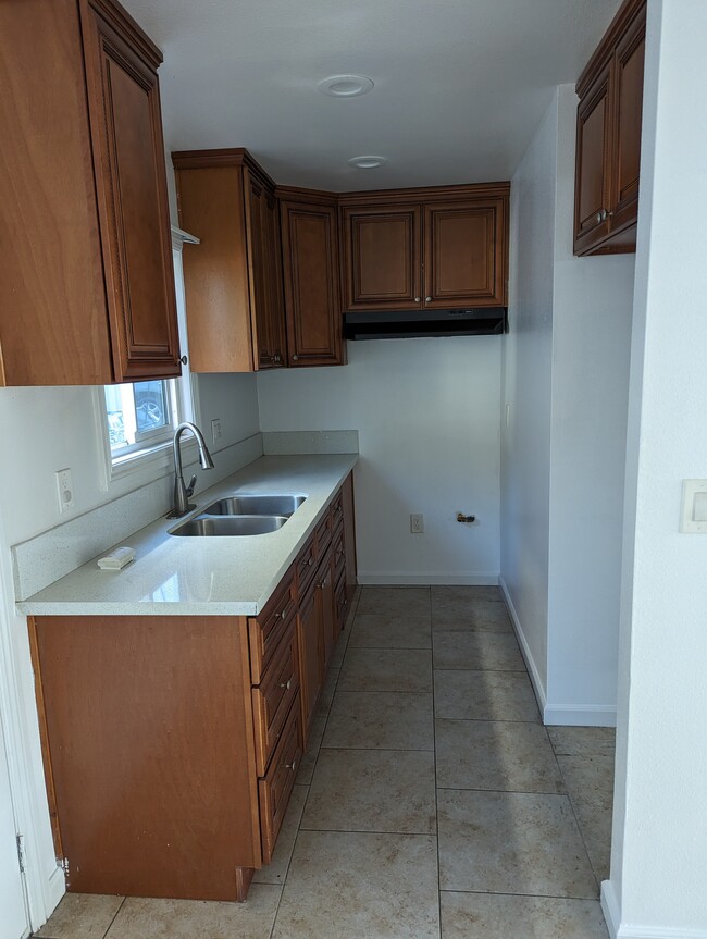 kitchen - 15116 Orange Ave