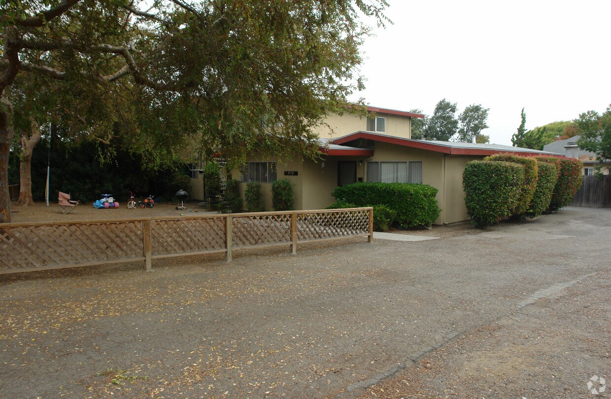 Building Photo - 970 W Weddell Dr