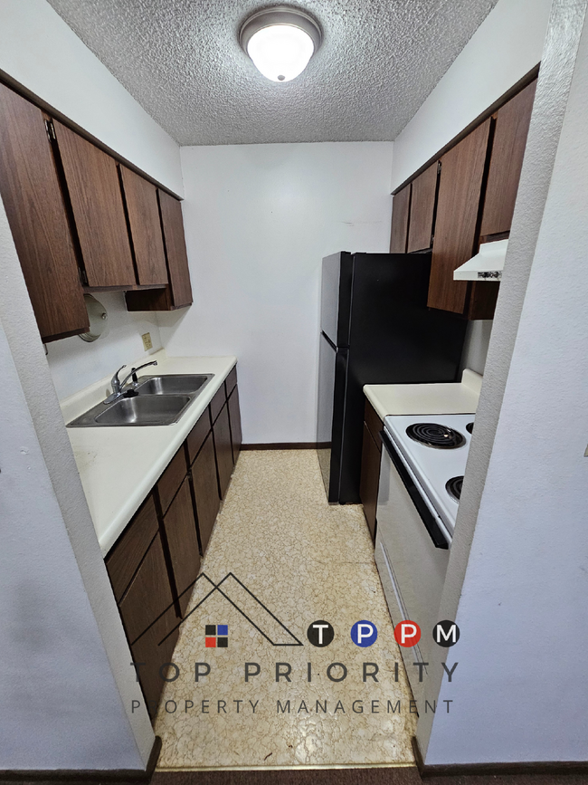 Building Photo - 1 Bedroom | 1 Bathroom Unit in Dysart Avai...